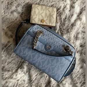 Light blue MK bag that you can enjoy as a clutch or a cross body!